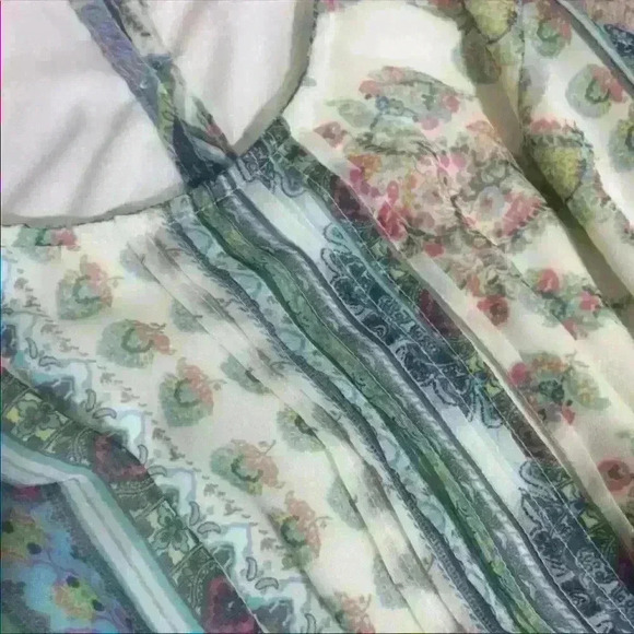 💙🩵🤍J Gee Handkerchief Dress - Picture 2 of 4